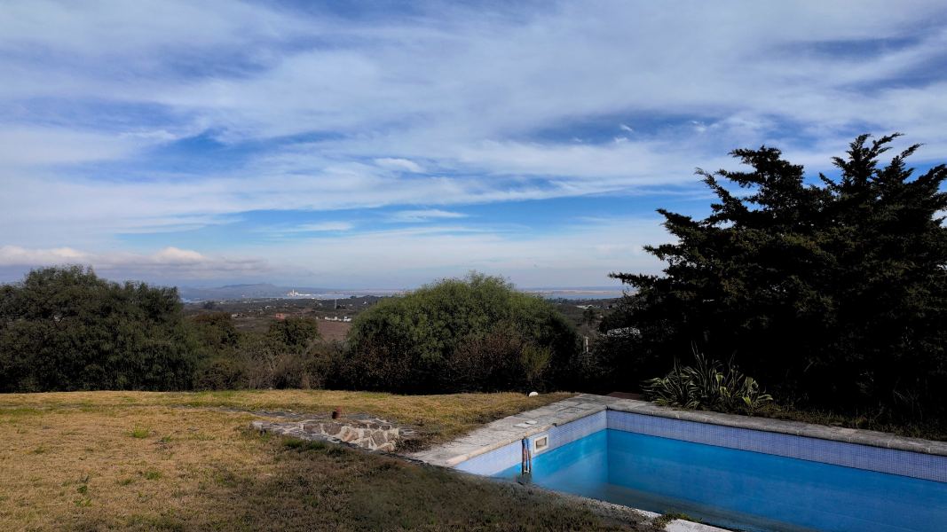 Residencia premium en lo alto de Villa Rumipal, con vistas panorámicas al lago y las sierras – foto 9
