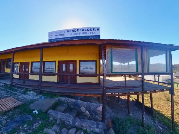 Local gastronómico con deck y vistas al lago sobre Ruta 5 – foto 1